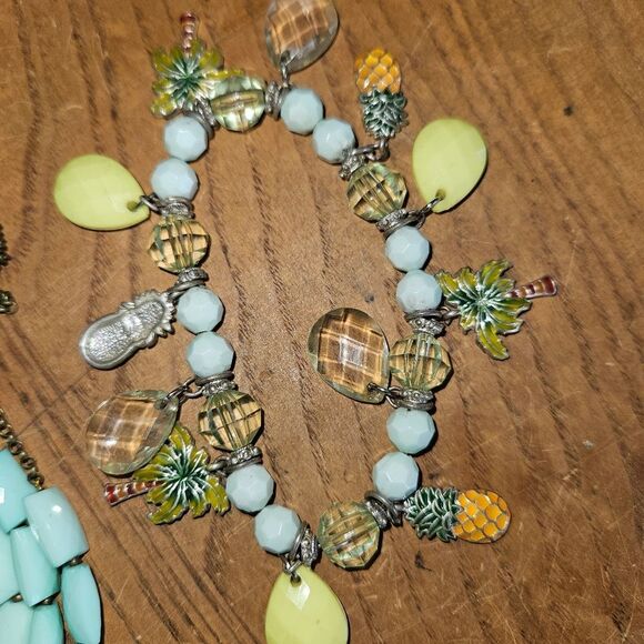 Jewelry Bundle – 5 Pieces | 2 Earrings, 2 Bracelets, Turquoise Necklace - Picture 4 of 8